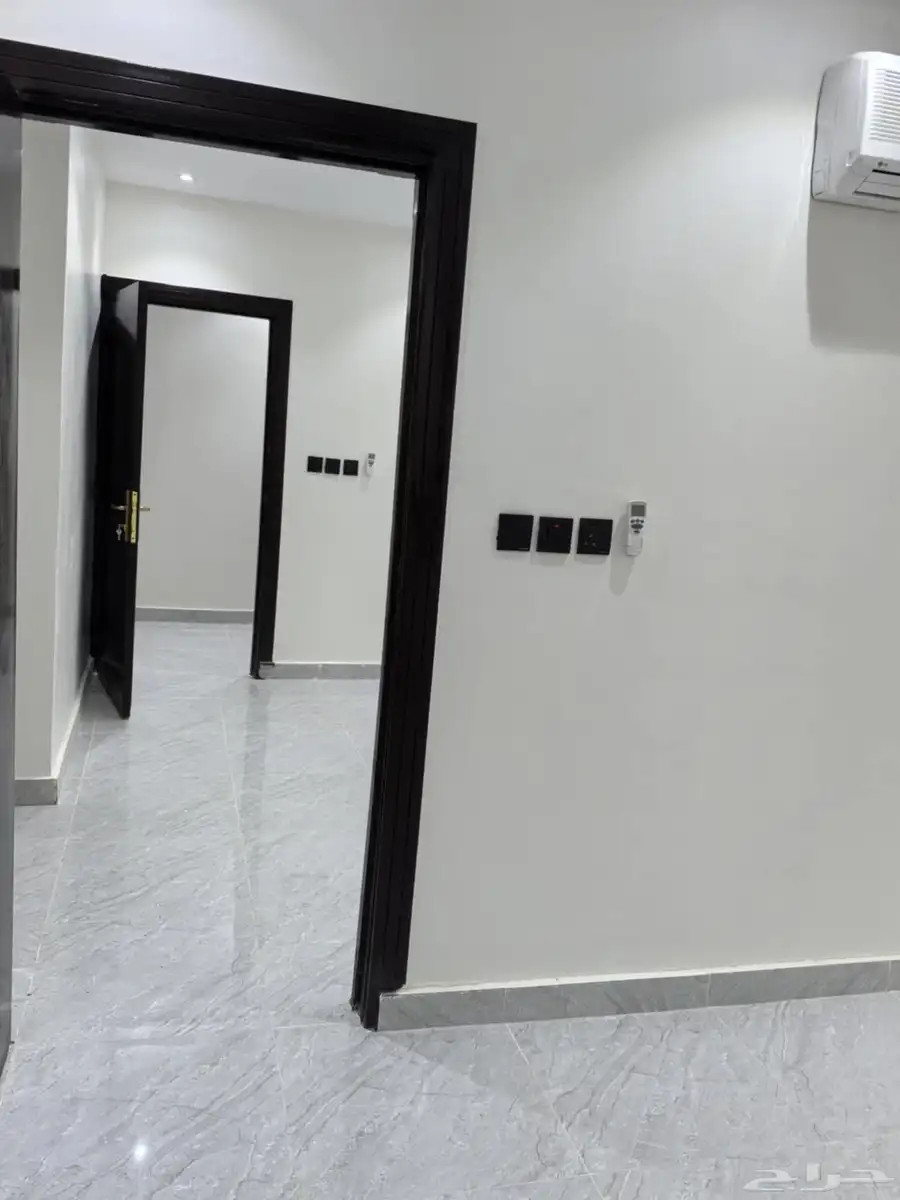 شقه غرفه و صاله بشارع عائشه بنت ابي بكر